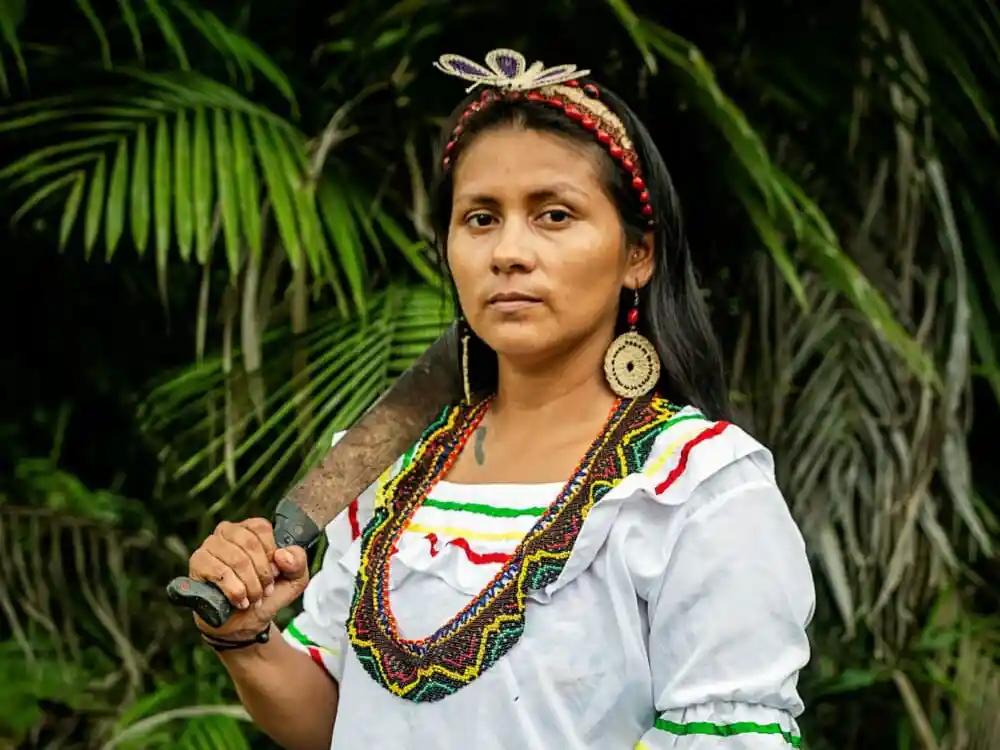 Su primer artículo científico, cuenta Avita Taricuarima, empezó a gestarse mientras comía una sopa de pescado. Foto: Patrick Murayari
